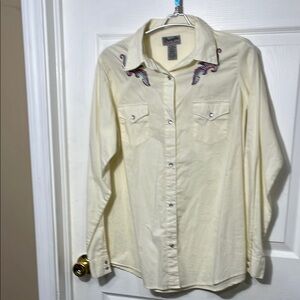 Wrangler Cream Shirt with Embroidered Accents